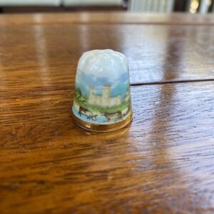 Longton Hall‎ England Thimble Rustic Castle Cows Gold Trim Souvenir